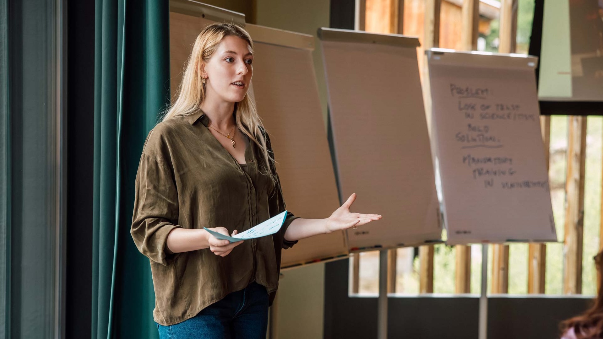 Catherine Sant presents at a science communications workshop
