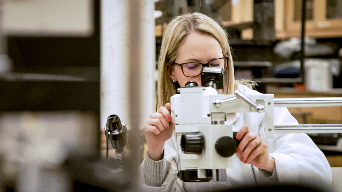 Researcher in the lab at Gladstone Institutes