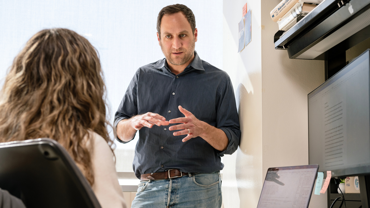 Alex Marson in the lab at Gladstone Institutes