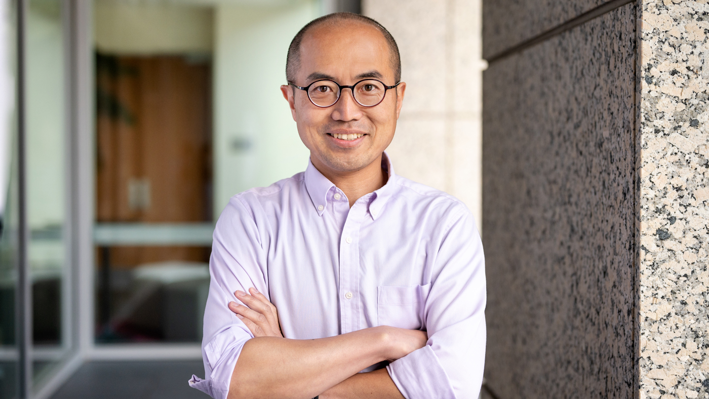 Yusuke Matsui posing in front of Gladstone Institutes