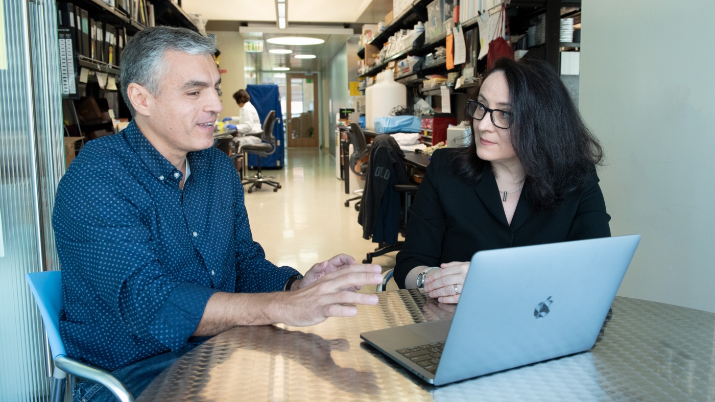 Akassoglou and Palop Researchers at Gladstone sitting together discussing at laptop