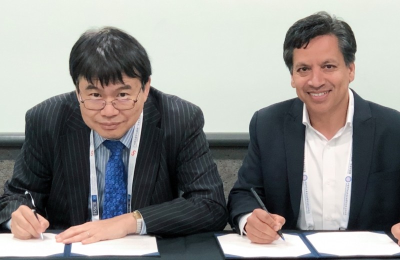 Hideyuki Okano and Deepak Srivastava signing agreement