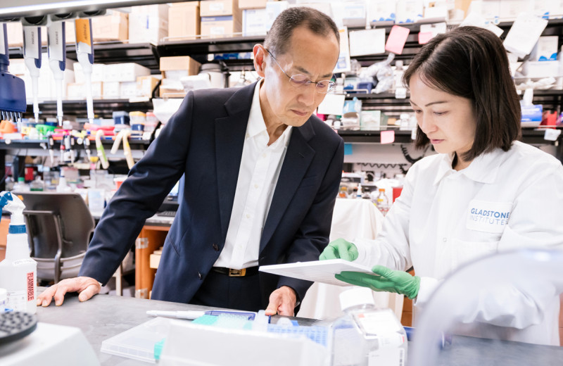 Shinya Yamanaka and Haruko Kunitomi in the lab at Gladstone Institutes