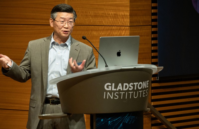 Yadong Huang at a podium