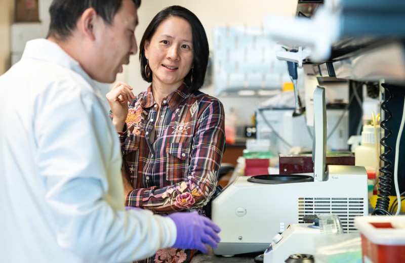 Nadia Roan in the lab at Gladstone Institutes