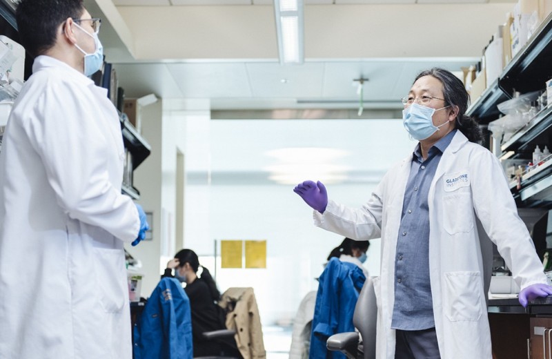 Jae Kyu Ryu in the lab, Gladstone Institutes