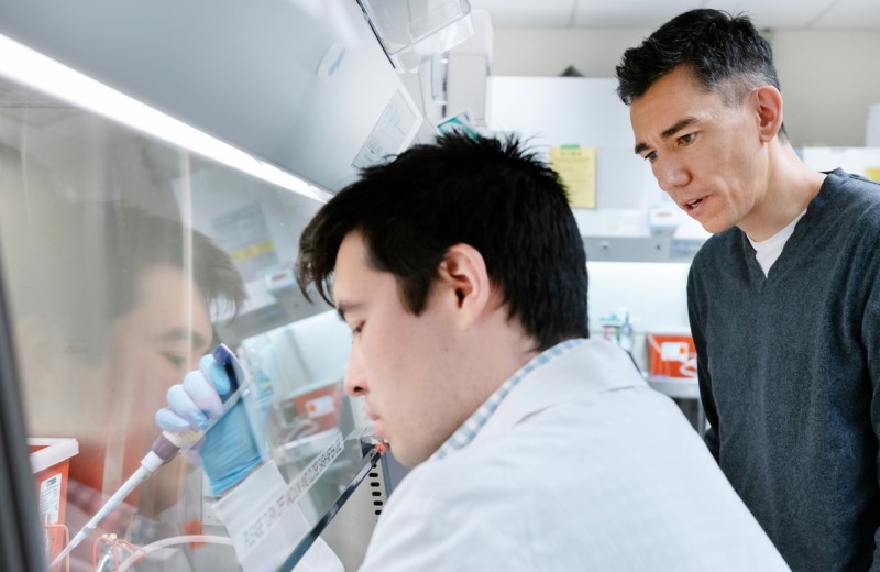 Gladstone staff scientist Neal Bennett and investigator Ken Nakamura working in the lab