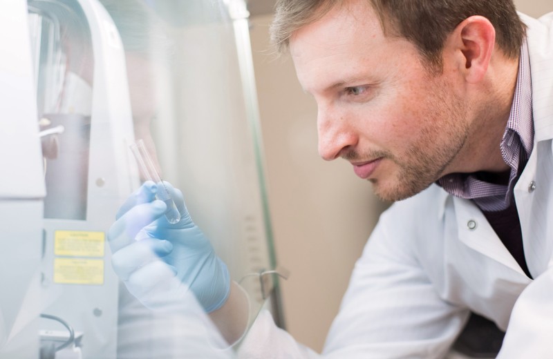 Gladstone Affiliate Investigator Kole Roybal conducts an experiment in a laboratory at UCSF