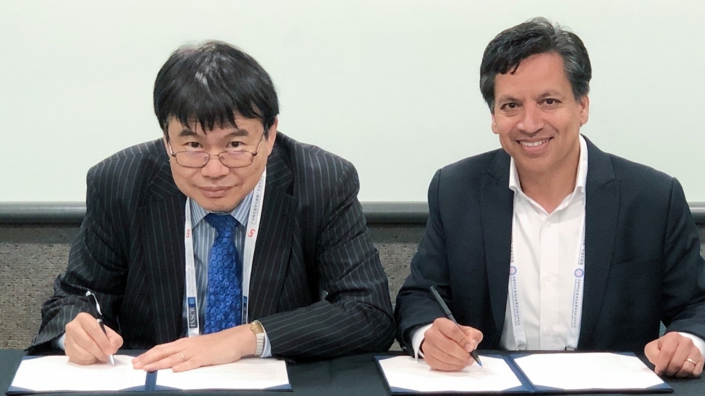 Hideyuki Okano and Deepak Srivastava signing agreement
