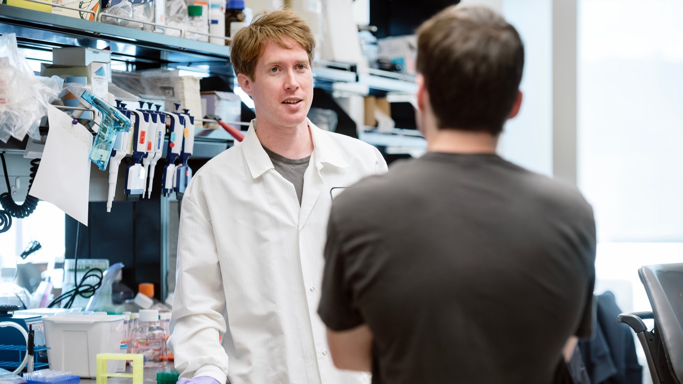 Carl Ward, a Gladstone postdoctoral associate, speaks with a student intern in the Marson Lab.