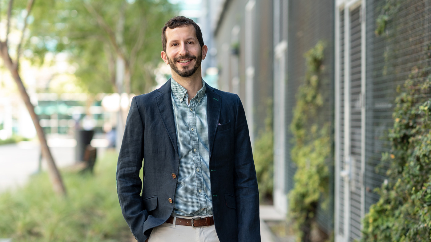 Portrait of Michael Alexanian in front of Gladstone Institutes