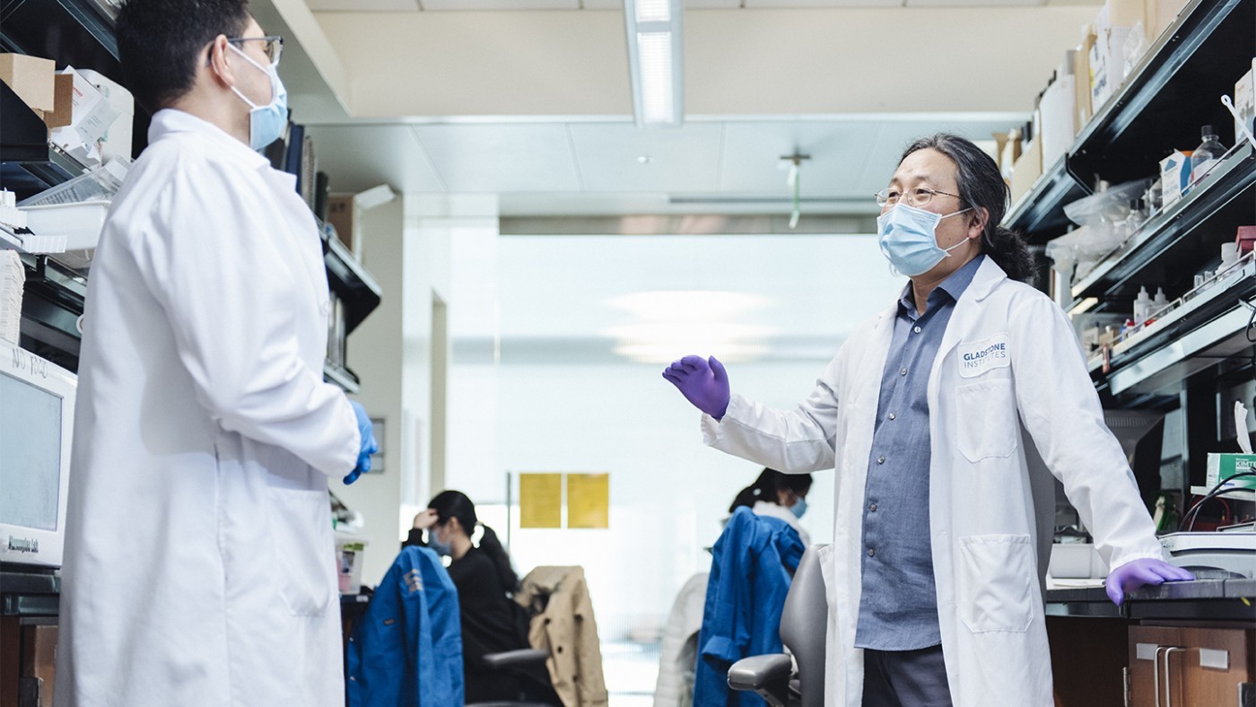 Jae Kyu Ryu in the lab, Gladstone Institutes