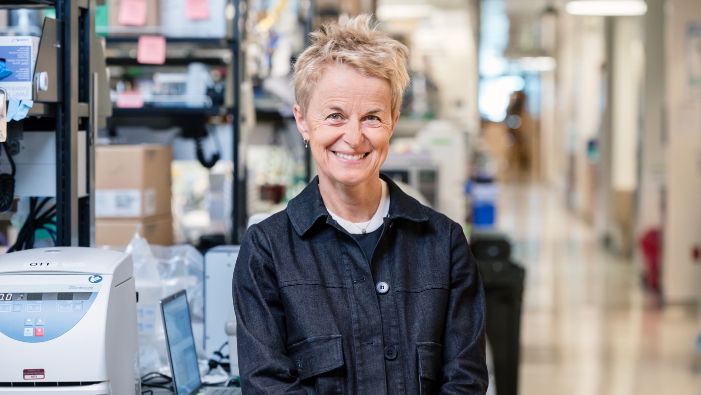 Melanie Ott in her lab at Gladstone Institutes
