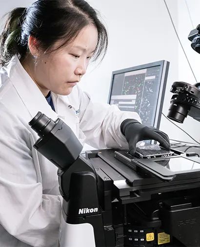 Scientist working with the "thinking microscope"