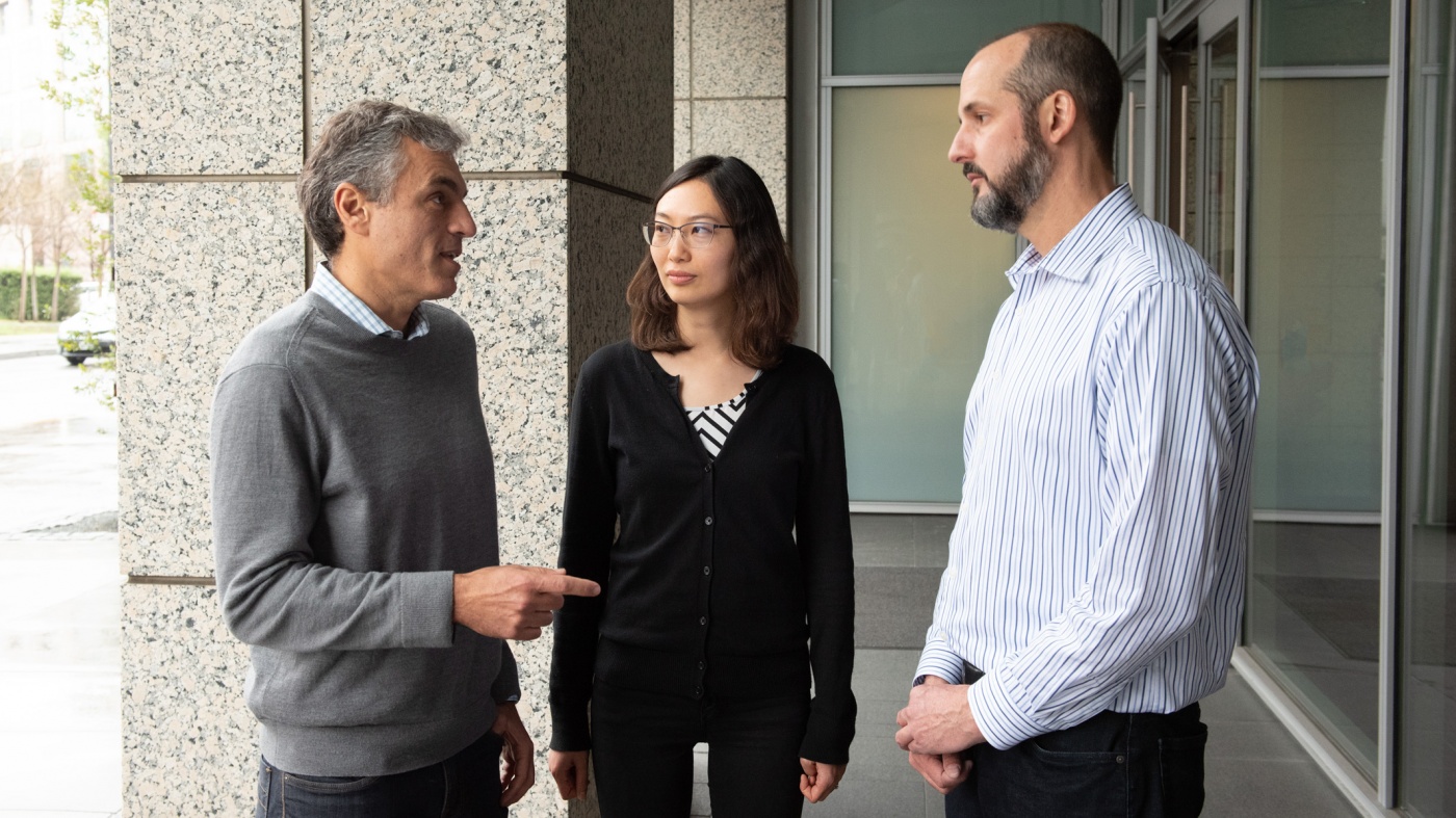 Jorge Palop talking to Keran Ma and Jesse Hanson outside the Gladstone building