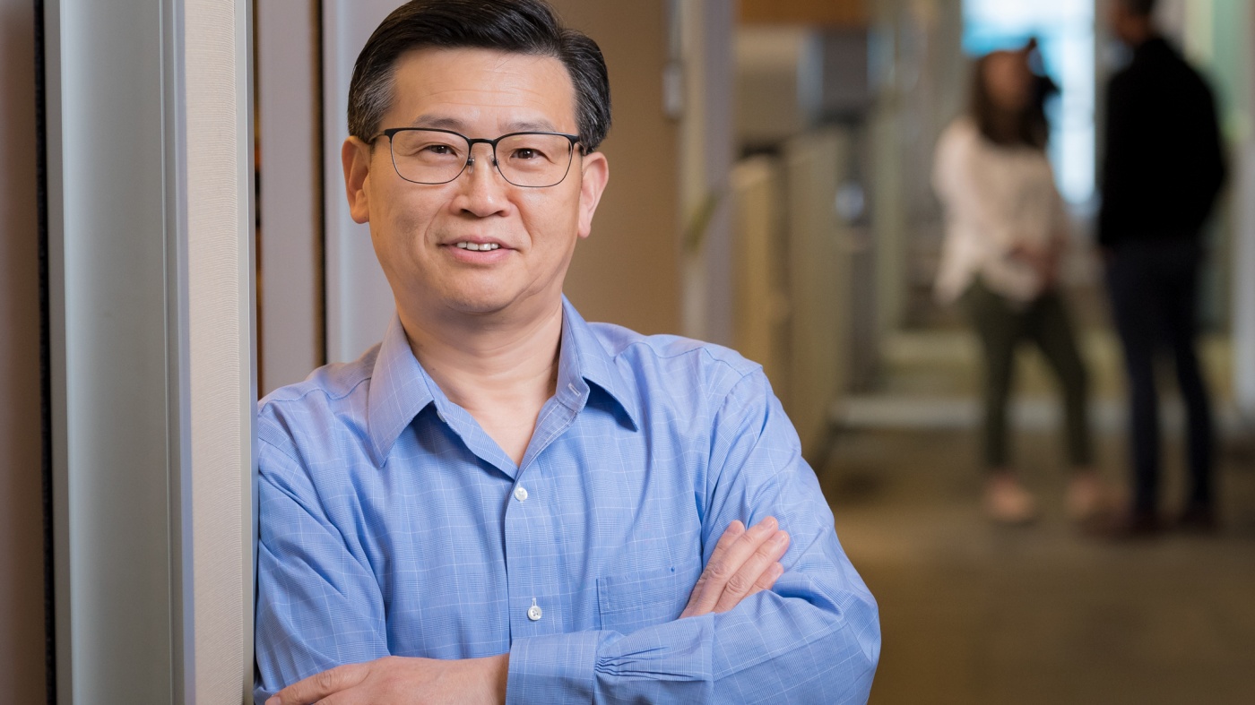 Head shot of Gladstone Investigator Yadong Huang