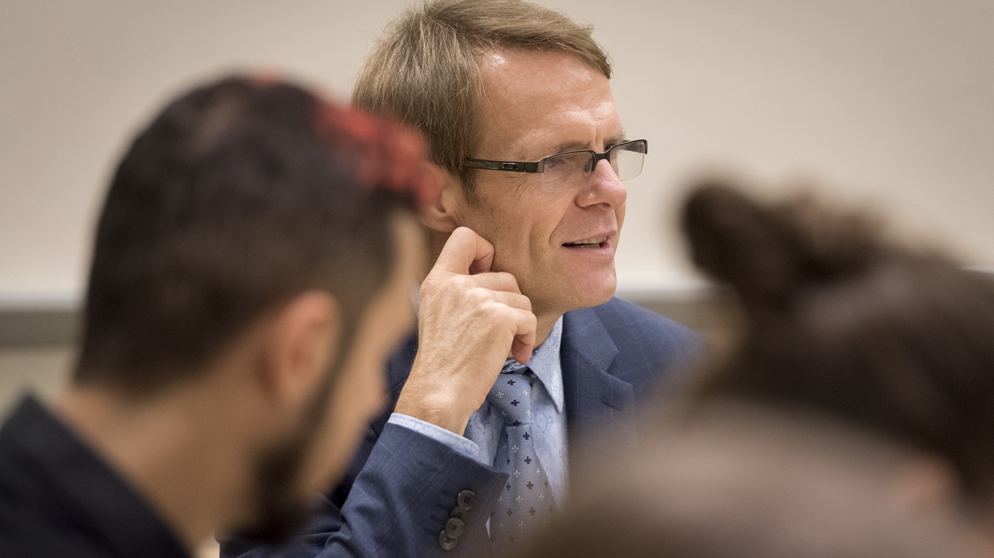Lorenz Studer in a crowd of students