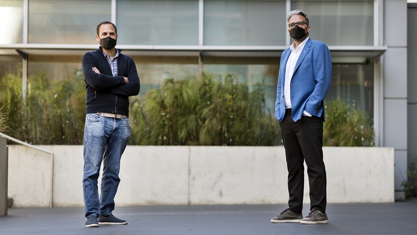 Alex Marson and Nevan Krogan outside Gladstone Institutes