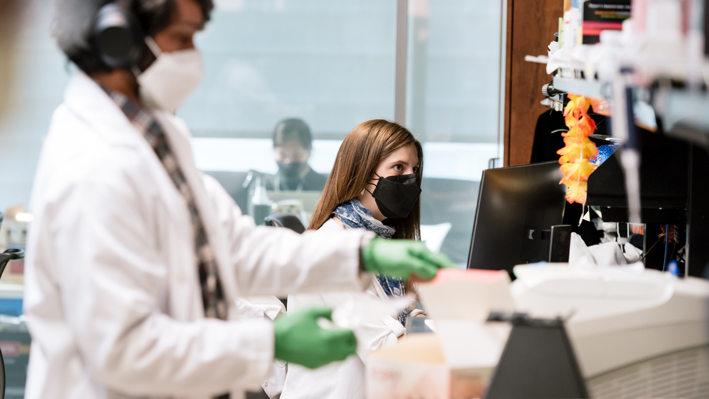 Barbara Gonzalez Teran in the Srivastava Lab at Gladstone Institutes