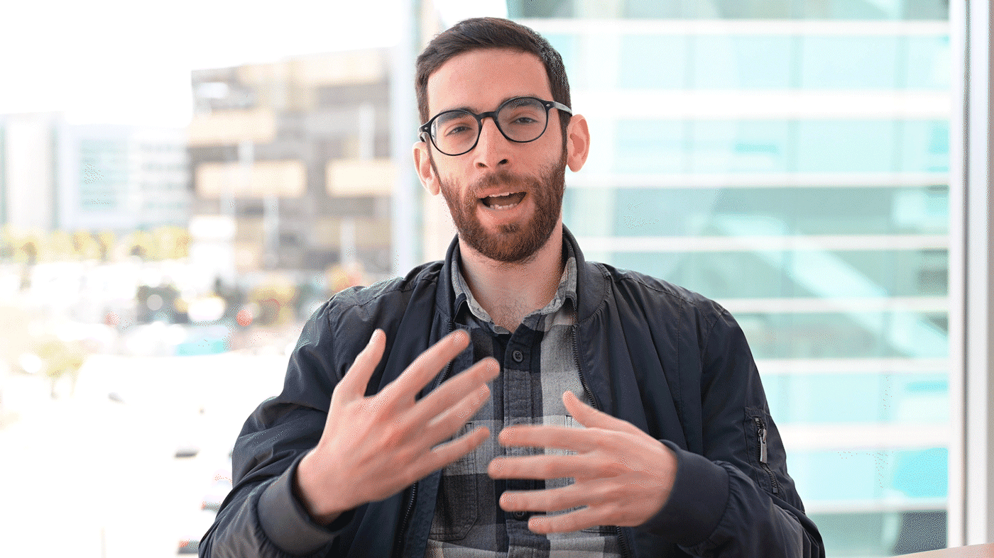 GIF of Jason Nomburg speaking with his hands in a conference room at Gladstone Institutes