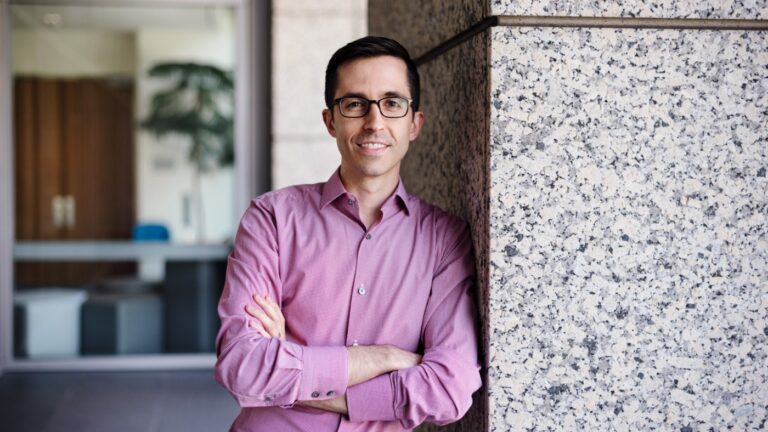 Gladstone’s Ryan Corces Receives MIND Prize to Uncover Unknown Drivers of Alzheimer’s