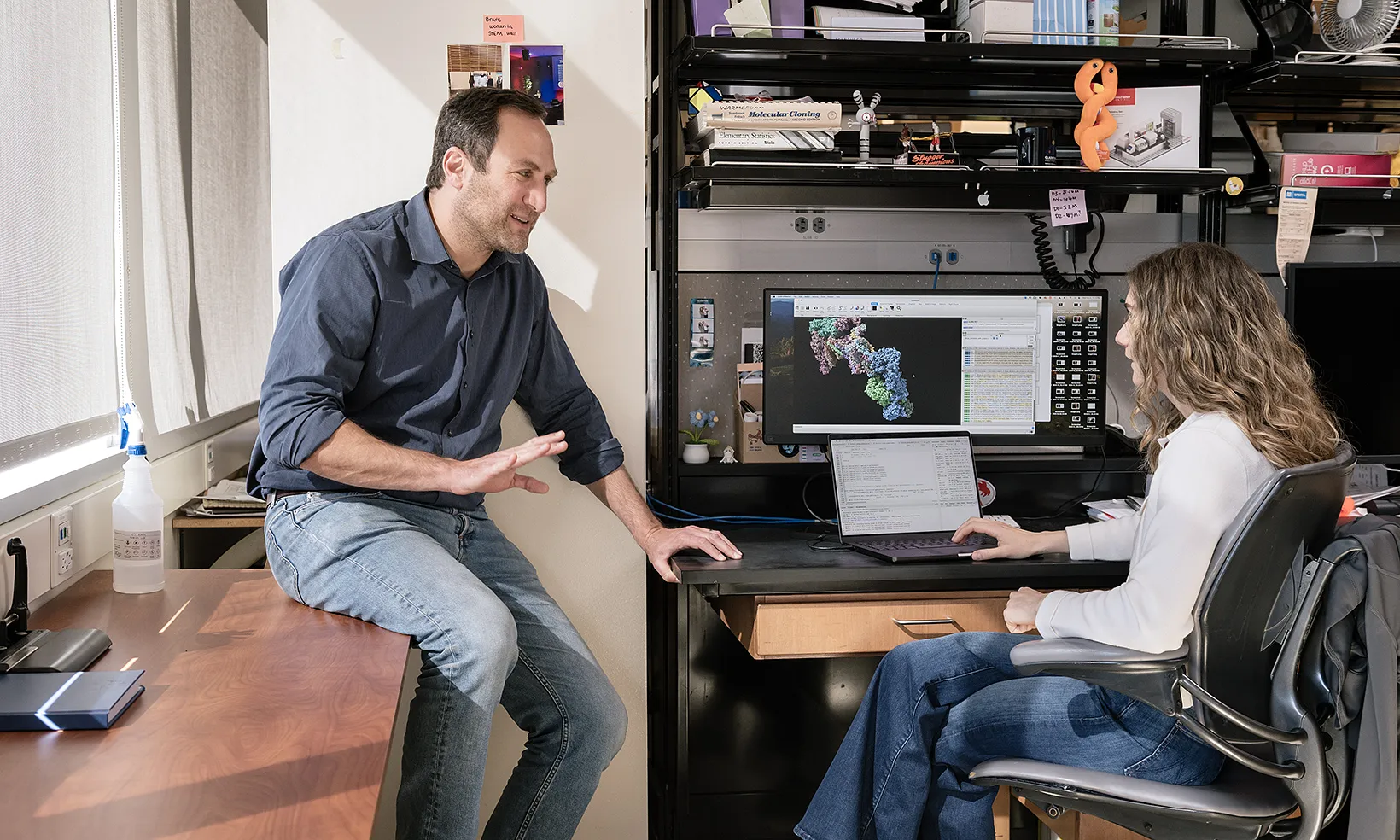 The research goal of Alex Marson’s lab is to understand the genetic circuits that control the function of cells in the human immune system, especially T cells. 